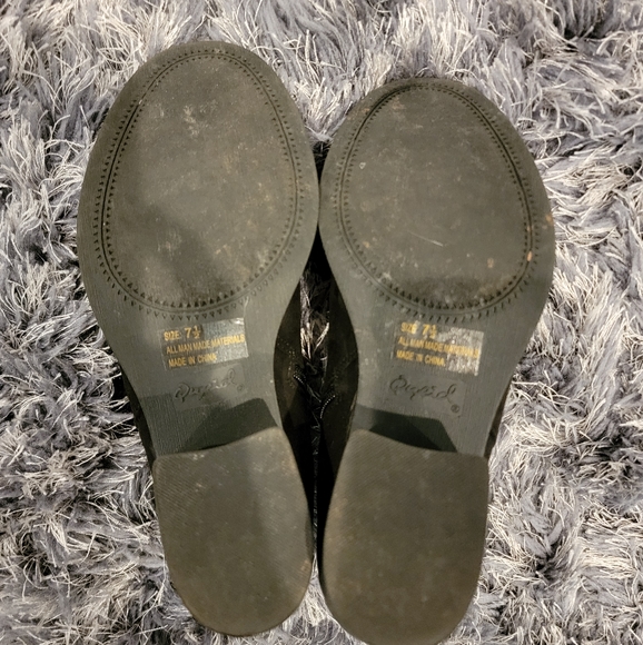 Qupid distressed faux suede ankle bootie 7.5 - Picture 4 of 5